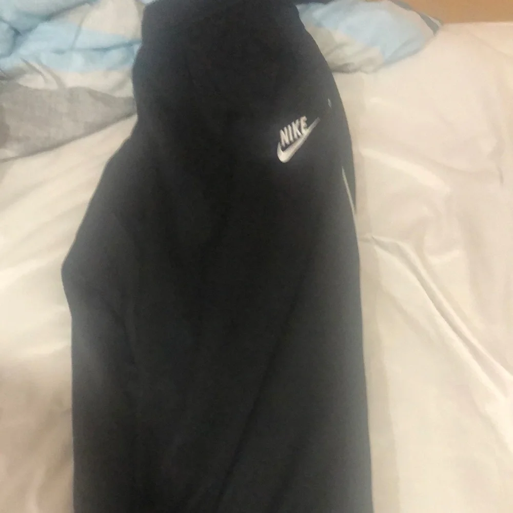 Nike men’s baggy Black Joggers - Picture 2 of 4